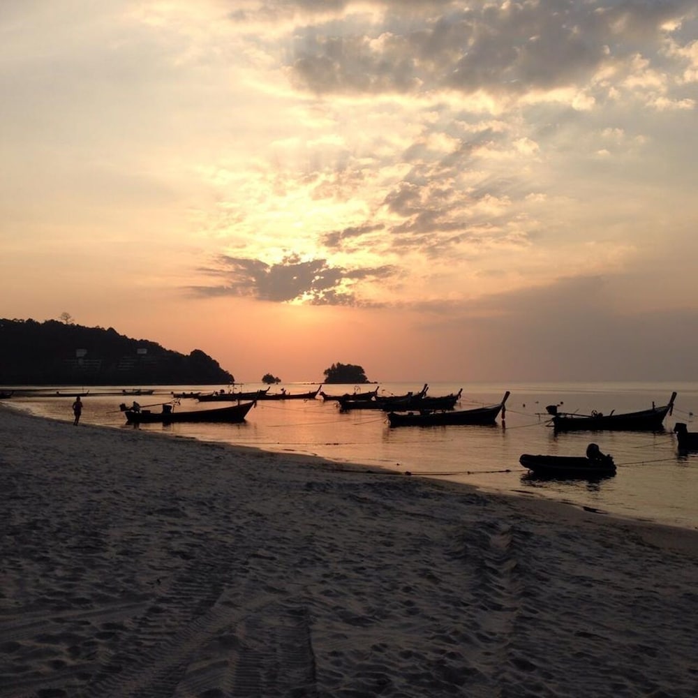 lesprit de naiyang beach resort