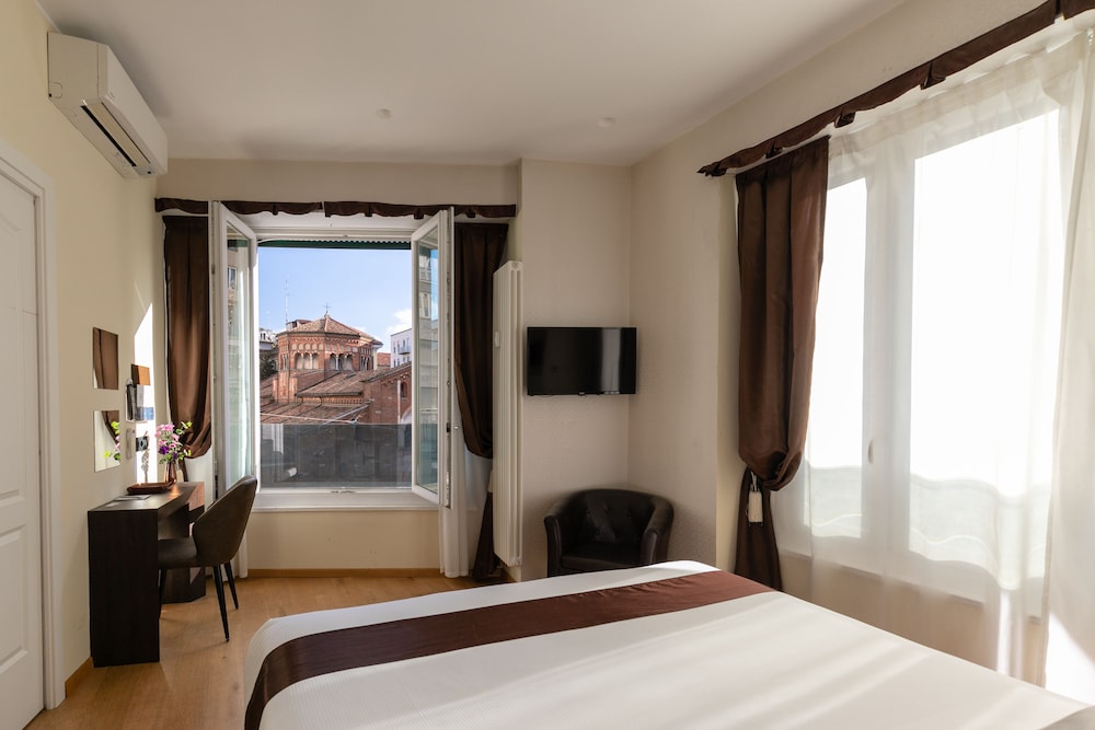 aiello rooms san babila