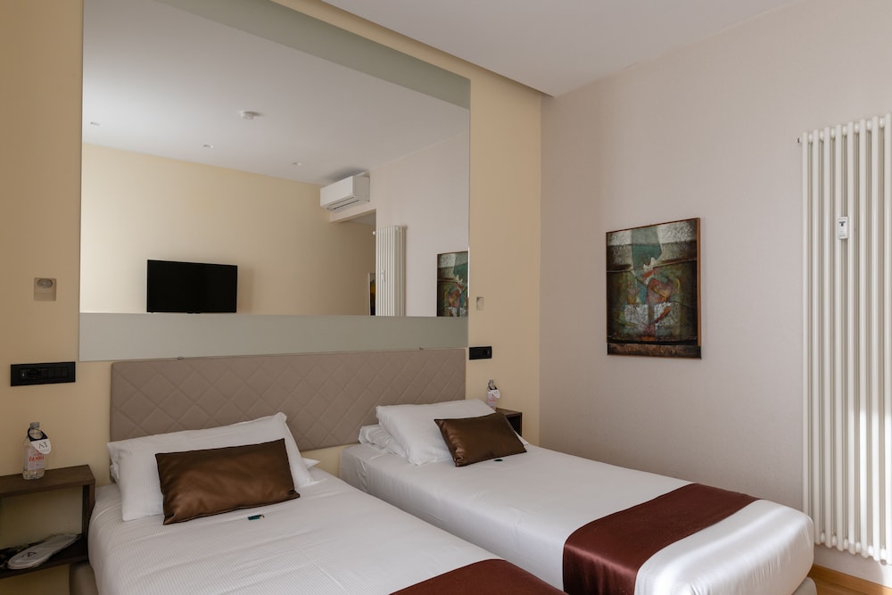 aiello rooms san babila
