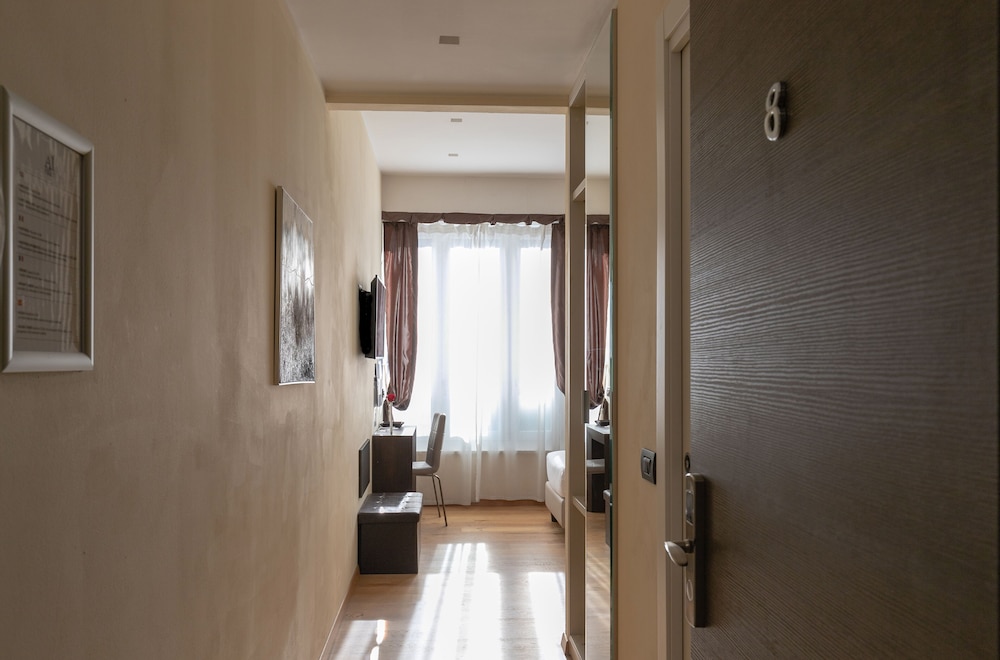 aiello rooms san babila