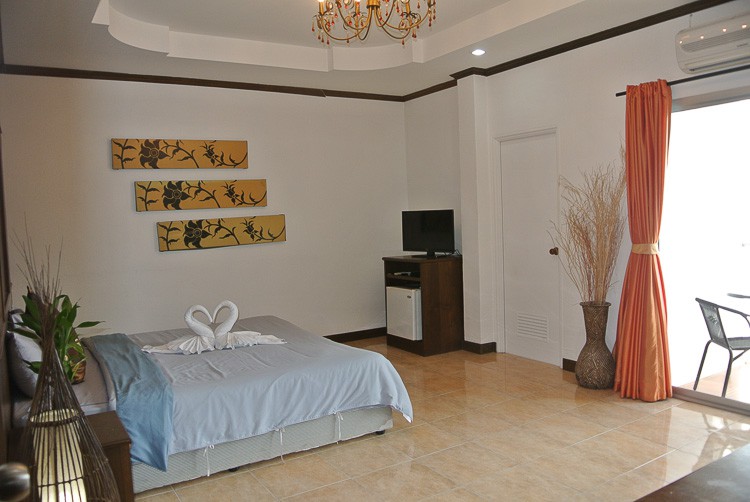 arya eightballrecords hotel