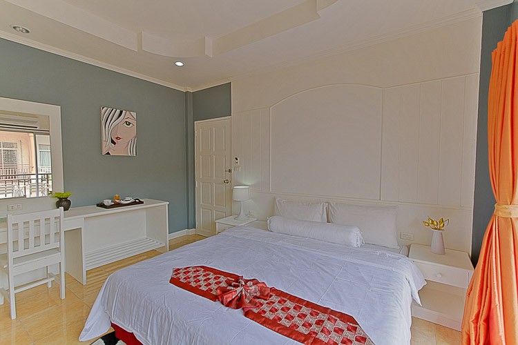 arya eightballrecords hotel