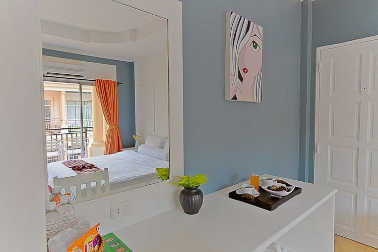 arya eightballrecords hotel