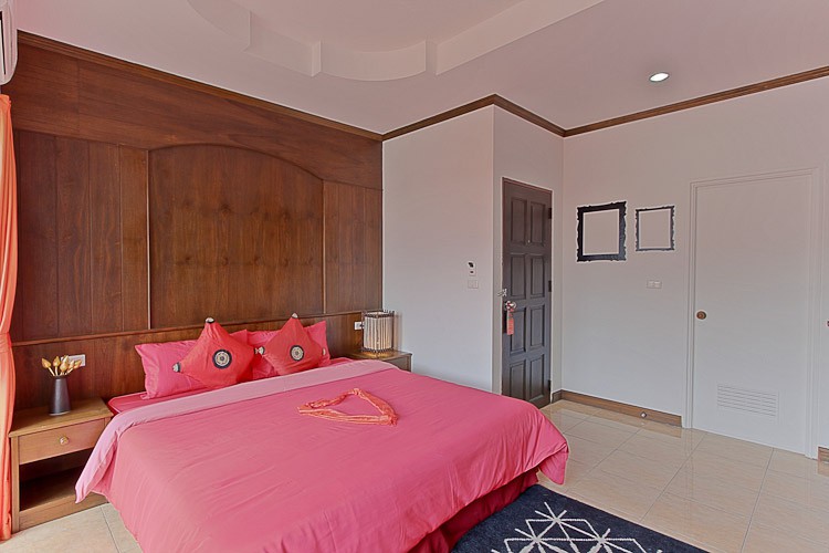 arya eightballrecords hotel