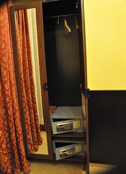 funny palace hostel
