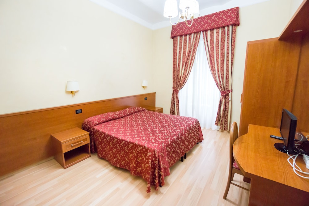 funny palace hostel
