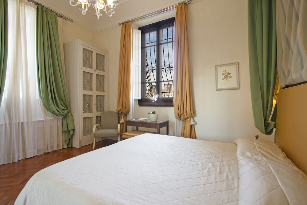 serristori palace residence