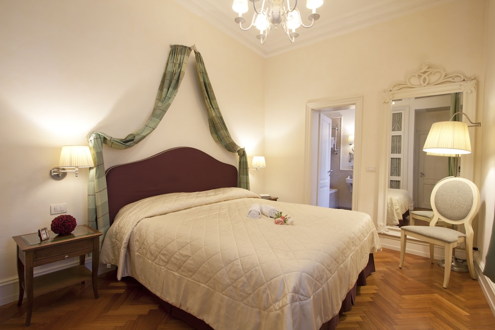 serristori palace residence