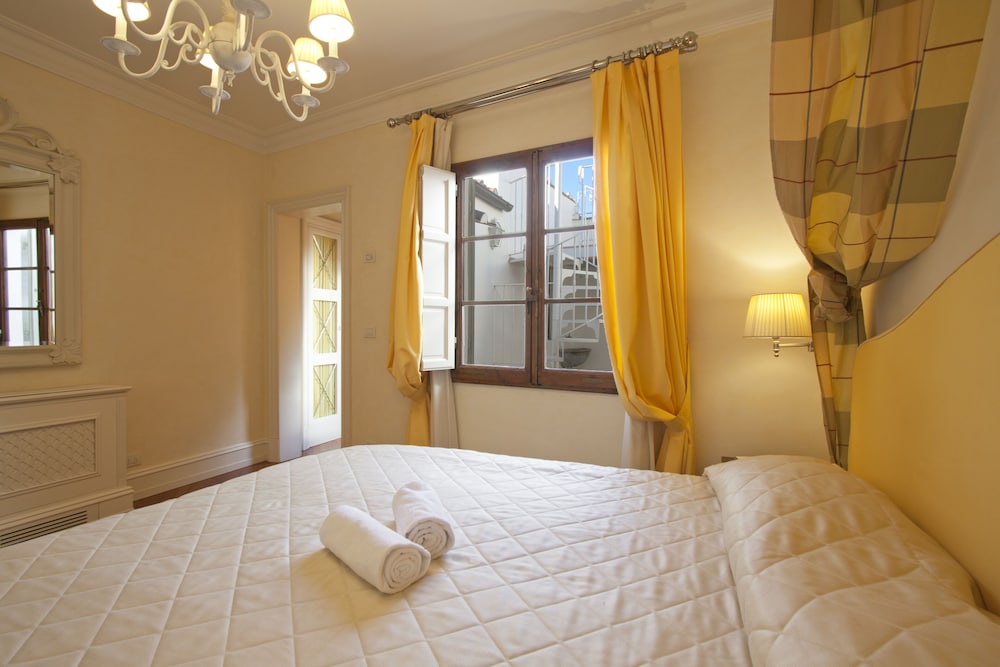 serristori palace residence