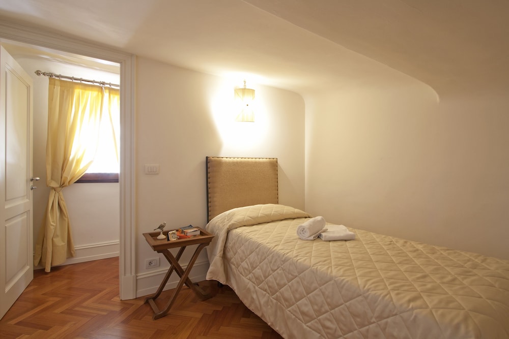 serristori palace residence