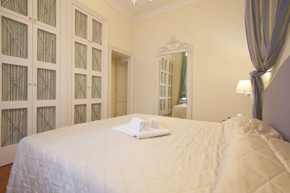 serristori palace residence