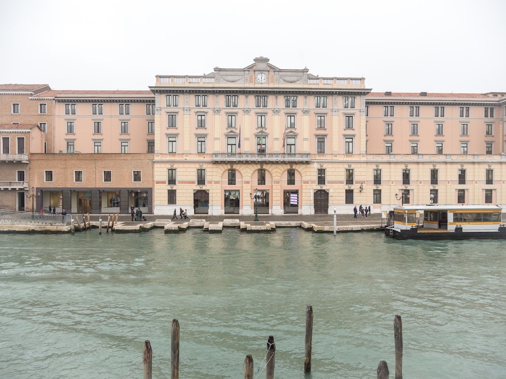 grand canal suites