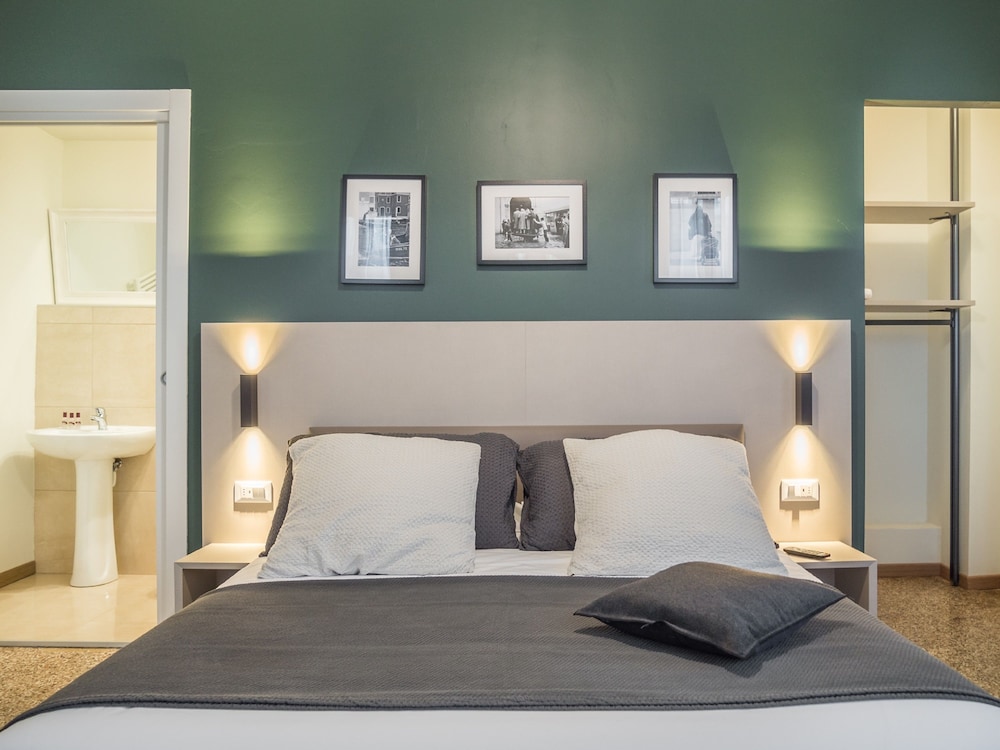 grand canal suites