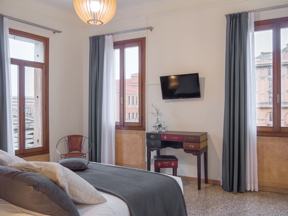 grand canal suites