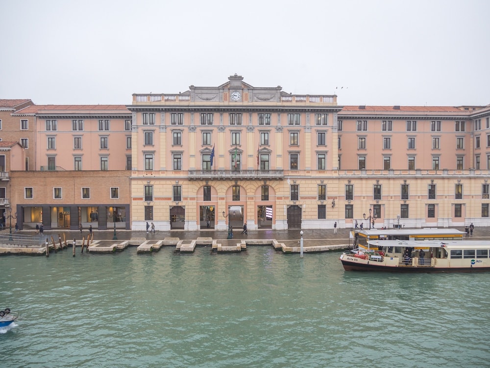 grand canal suites