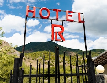 restland dilijan family hotel