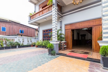 aniza angkor villa