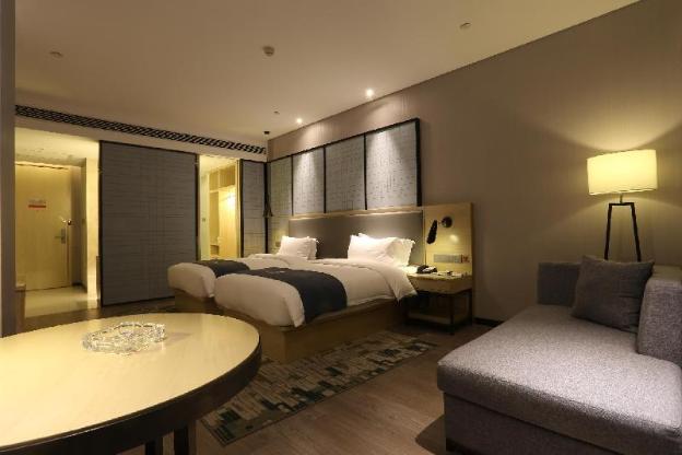 echarm hotel wuhan jiangxia zhongbai plaza