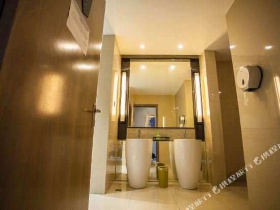 echarm hotel wuhan jiangxia zhongbai plaza