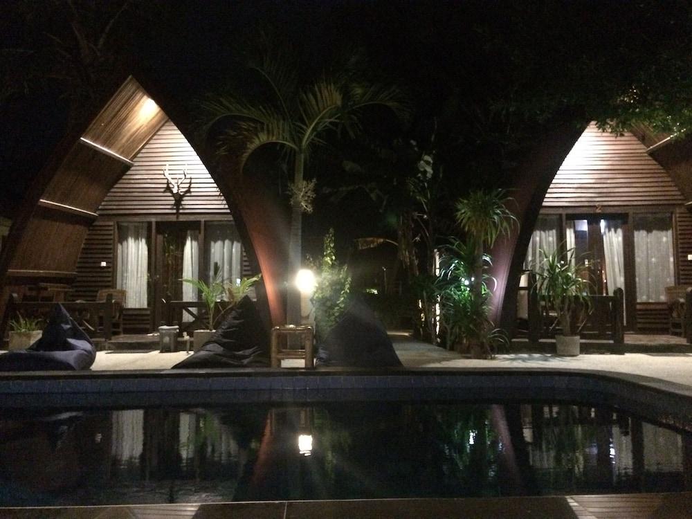 coral beach 2 bungalow