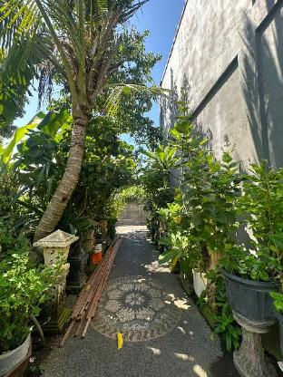 sari buana bed and breakfast