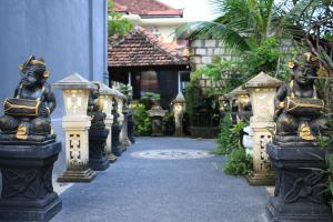 Sari Buana Bed & Breakfast,Kuta>>Bali,2 star
