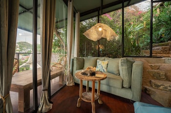 Selini Hills,Komodo>>Flores,2 star