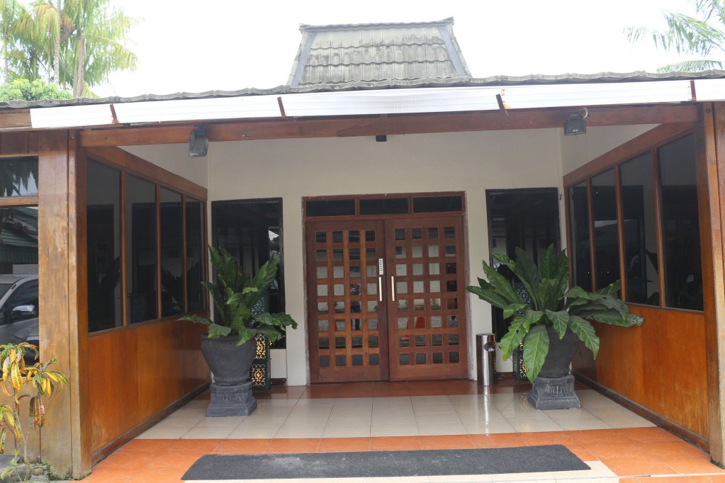 serayu hotel timika