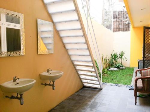 cendana mulia hostel