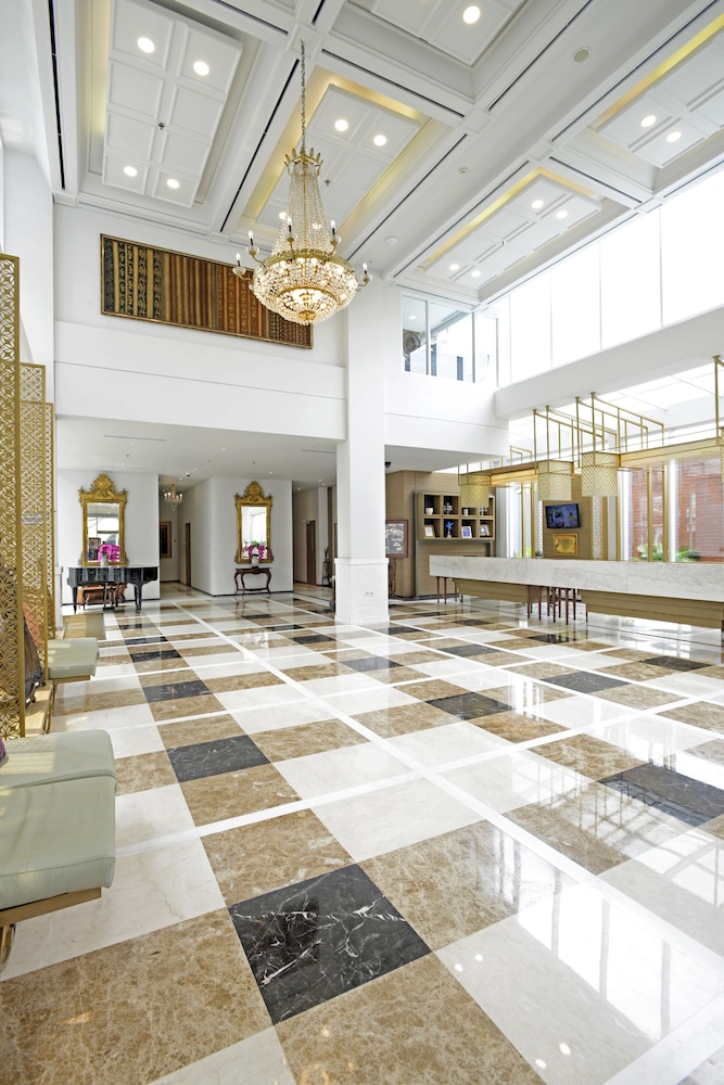 la lisa hotel surabaya