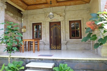 suastika bed and breakfast