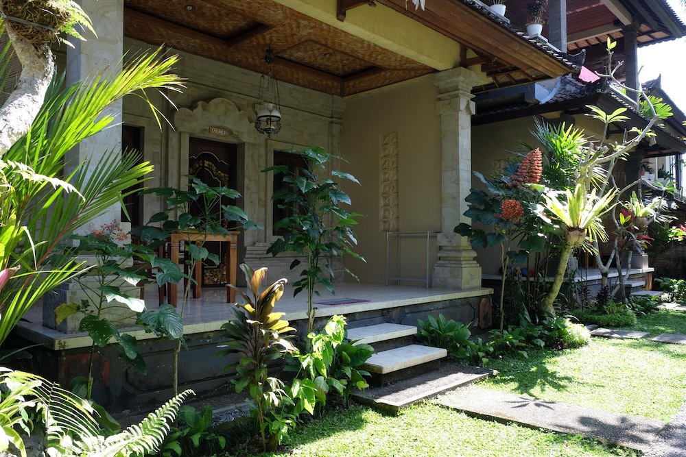 suastika bed and breakfast