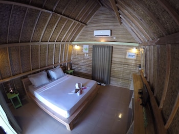 Villa Coco Republic,Near Gili Air Docks,3 star