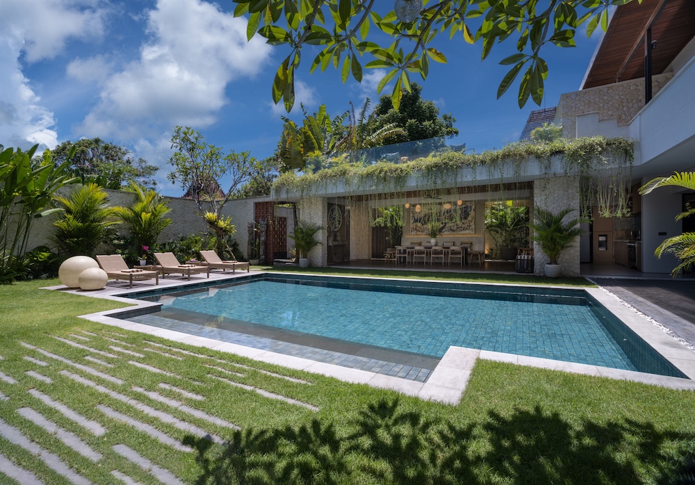 pantai indah villas
