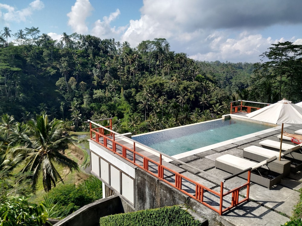 suarapura resort and spa