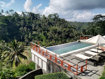 suarapura resort and spa