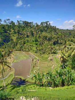 suarapura resort and spa