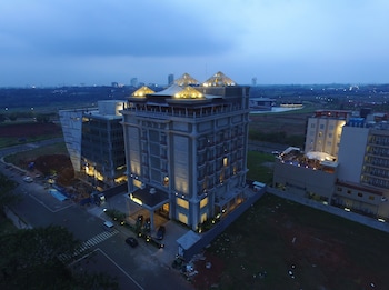 The Grantage Hotel & Sky Lounge,Bumi Serpong Damai>>Banten,4 star