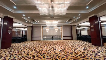 The Grantage Hotel & Sky Lounge,Bumi Serpong Damai>>Banten,4 star