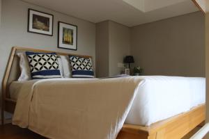 white tree residence