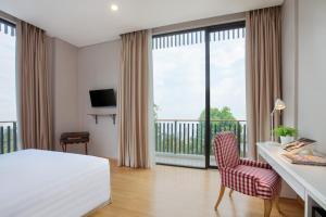 white tree residence