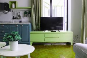 white tree residence