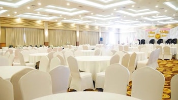 the golden bay hotel batam