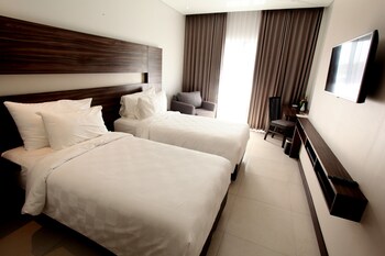 helios hotel and convention