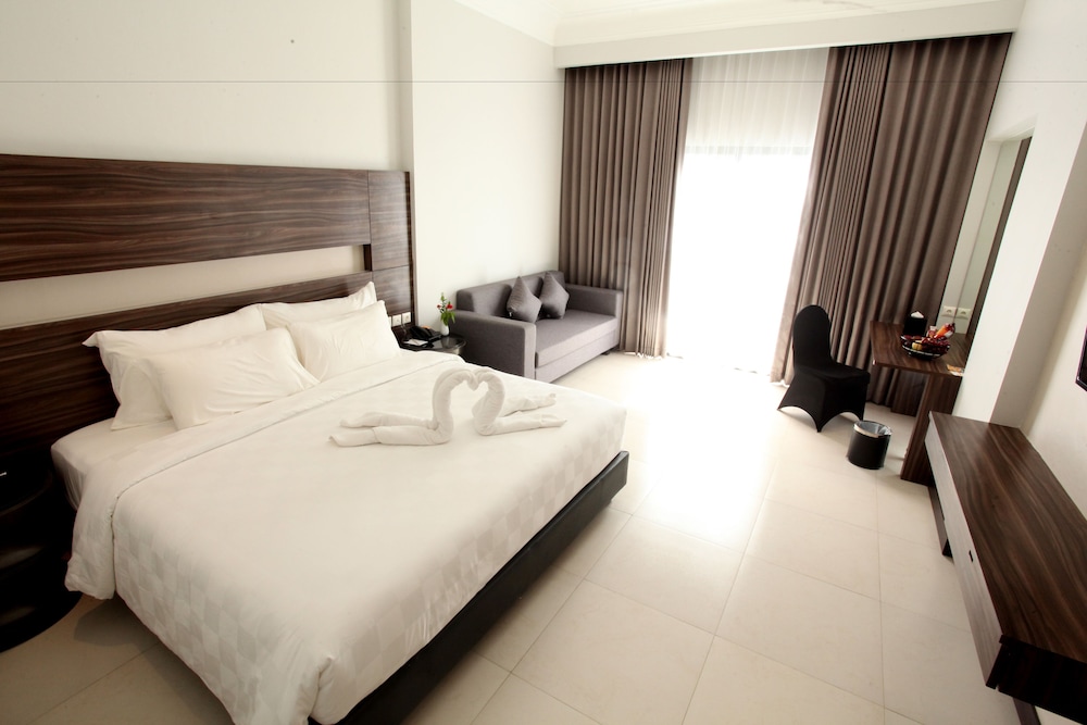 helios hotel and convention