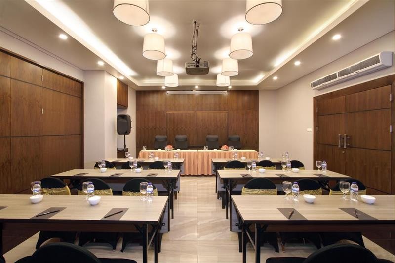 helios hotel and convention