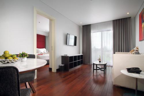 helios hotel and convention