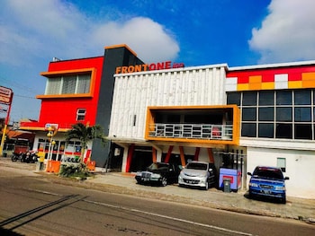 Front One Inn Sidoarjo,Surabaya>>Sidoarjo,3 star