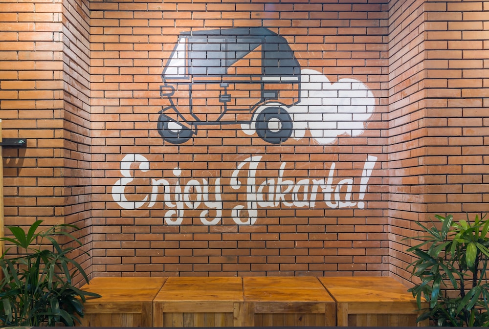 wonderloft hostel kota tua