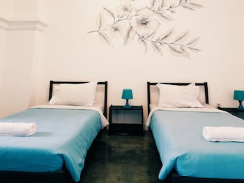 wonderloft hostel kota tua